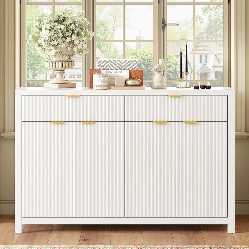 Bahut à motifs ondulés avec 4 portes, 2 tiroirs et 3 étagères réglables, accentué par d'élégantes poignées en arc en aluminium.