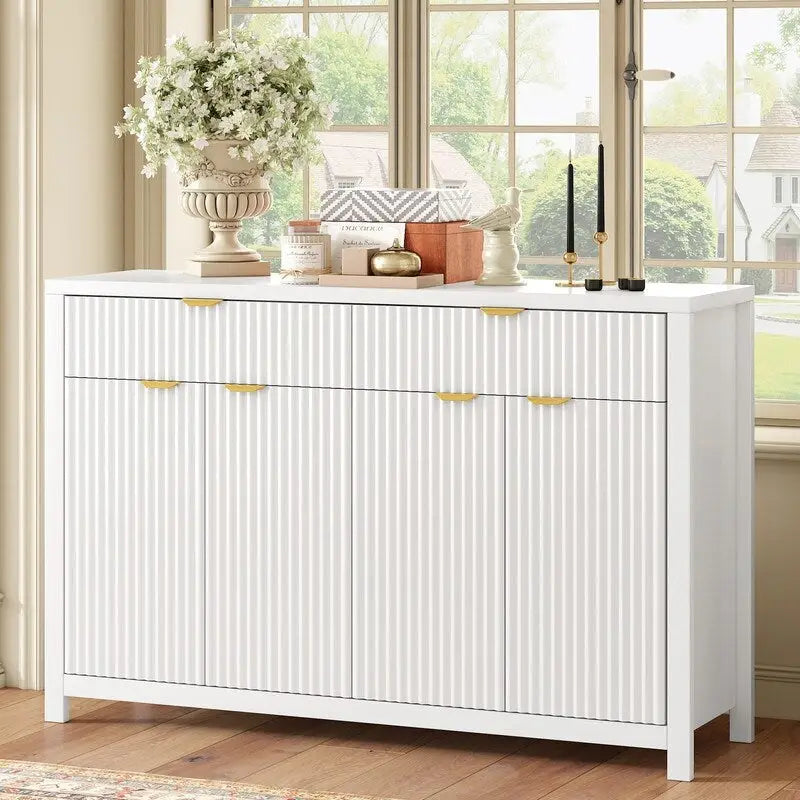 Bahut à motifs ondulés avec 4 portes, 2 tiroirs et 3 étagères réglables, accentué par d'élégantes poignées en arc en aluminium.
