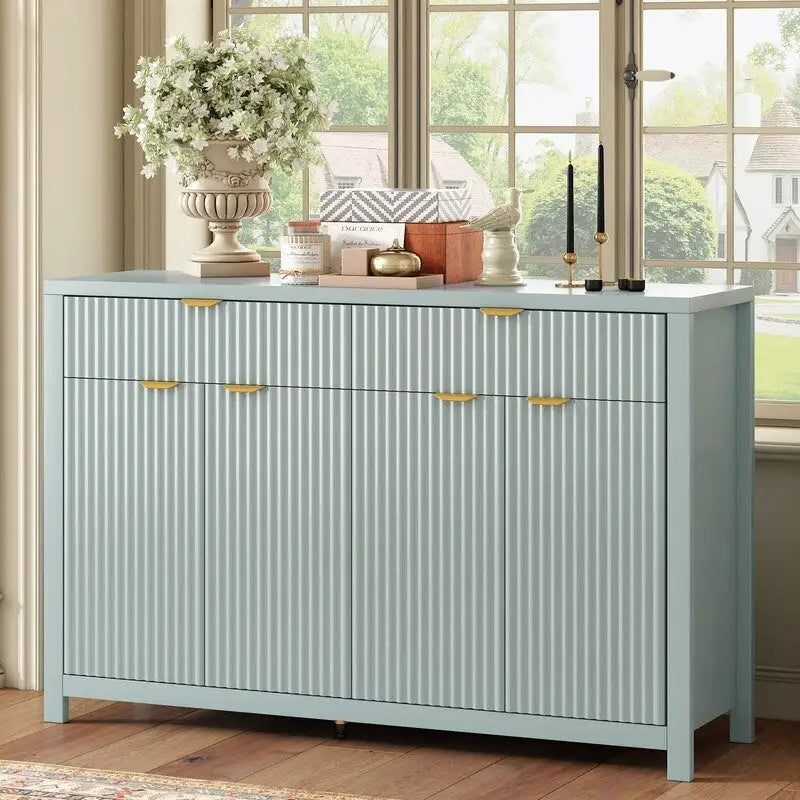 Bahut à motifs ondulés avec 4 portes, 2 tiroirs et 3 étagères réglables, accentué par d'élégantes poignées en arc en aluminium.