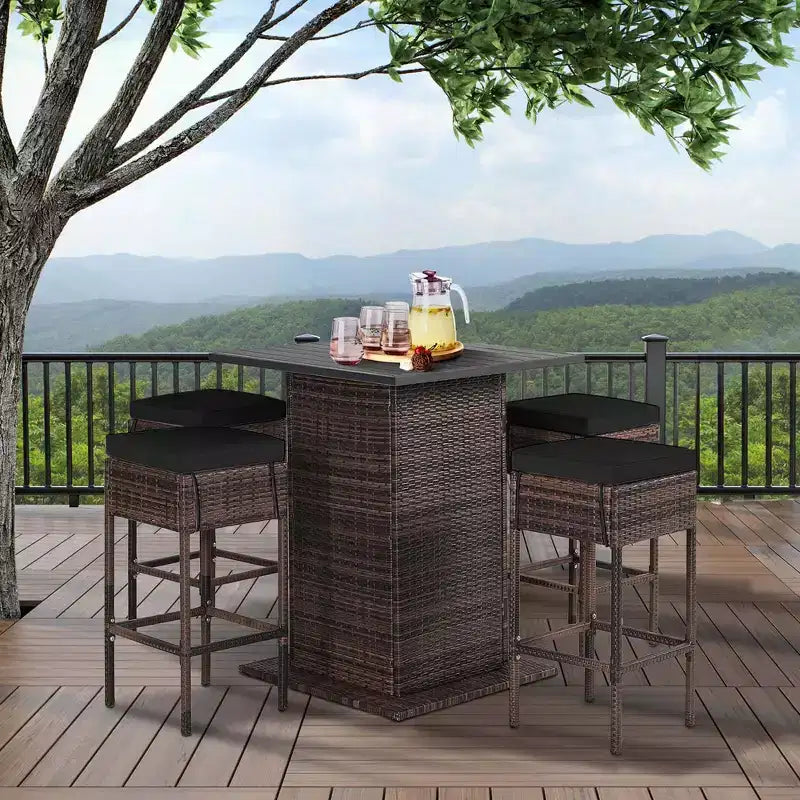 Costway Ensemble de 5 Tabourets de Bar en Rotin avec Table de Patio, Étagère de Rangement Dissimulée et Coussins