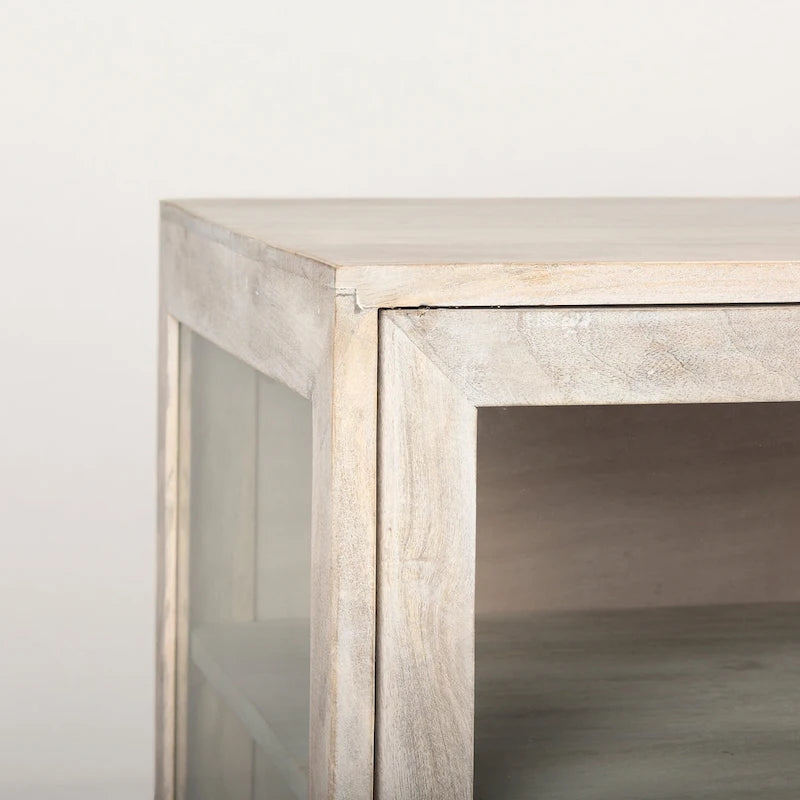 Bahut en bois massif blond avec piètement en fer doré et portes vitrées – 70 larg. x 32 haut. x 18,75 prof.