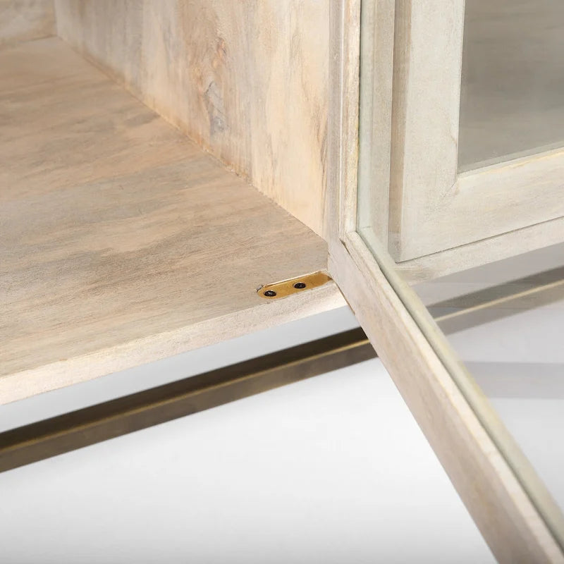 Bahut en bois massif blond avec piètement en fer doré et portes vitrées – 70 larg. x 32 haut. x 18,75 prof.