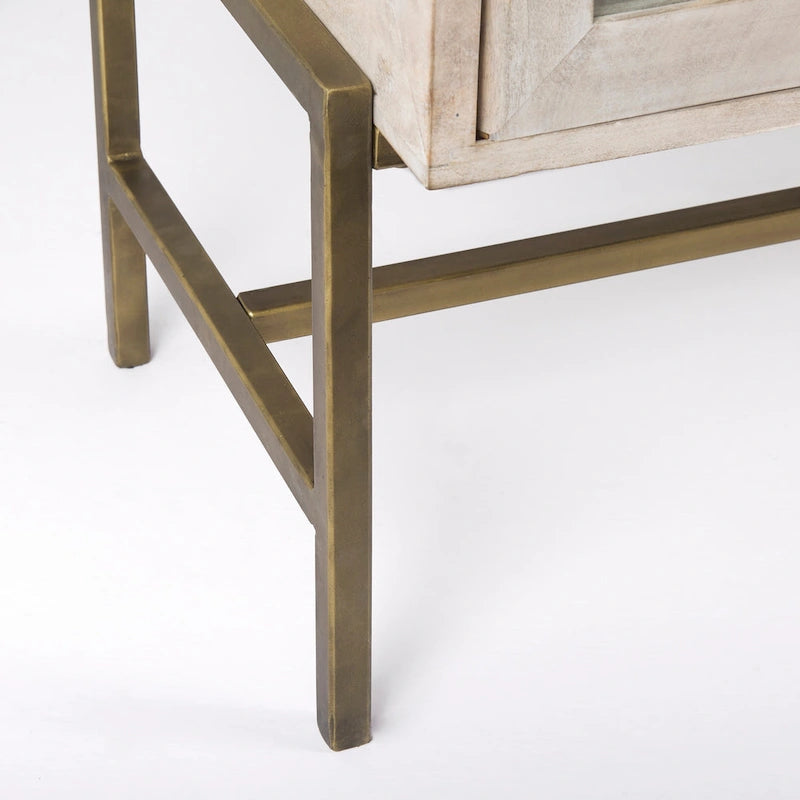 Bahut en bois massif blond avec piètement en fer doré et portes vitrées – 70 larg. x 32 haut. x 18,75 prof.