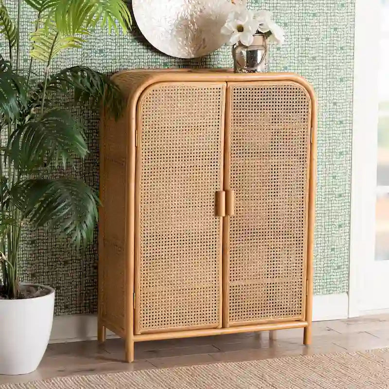 Armoire de rangement 2 portes Curacao Modern Bohemian en rotin miel clair
